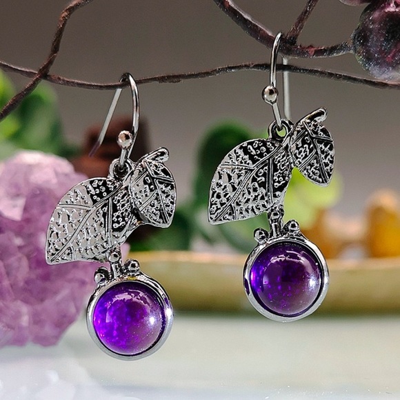 GlitzBlitz Boutique Jewelry - Any 2/$20! Gunmetal Purple Crystal Leaves Drop Earrings